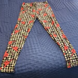 **DONATE 2/21** EUC LULAROE CHECKERED CARDINAL LEGGINGS